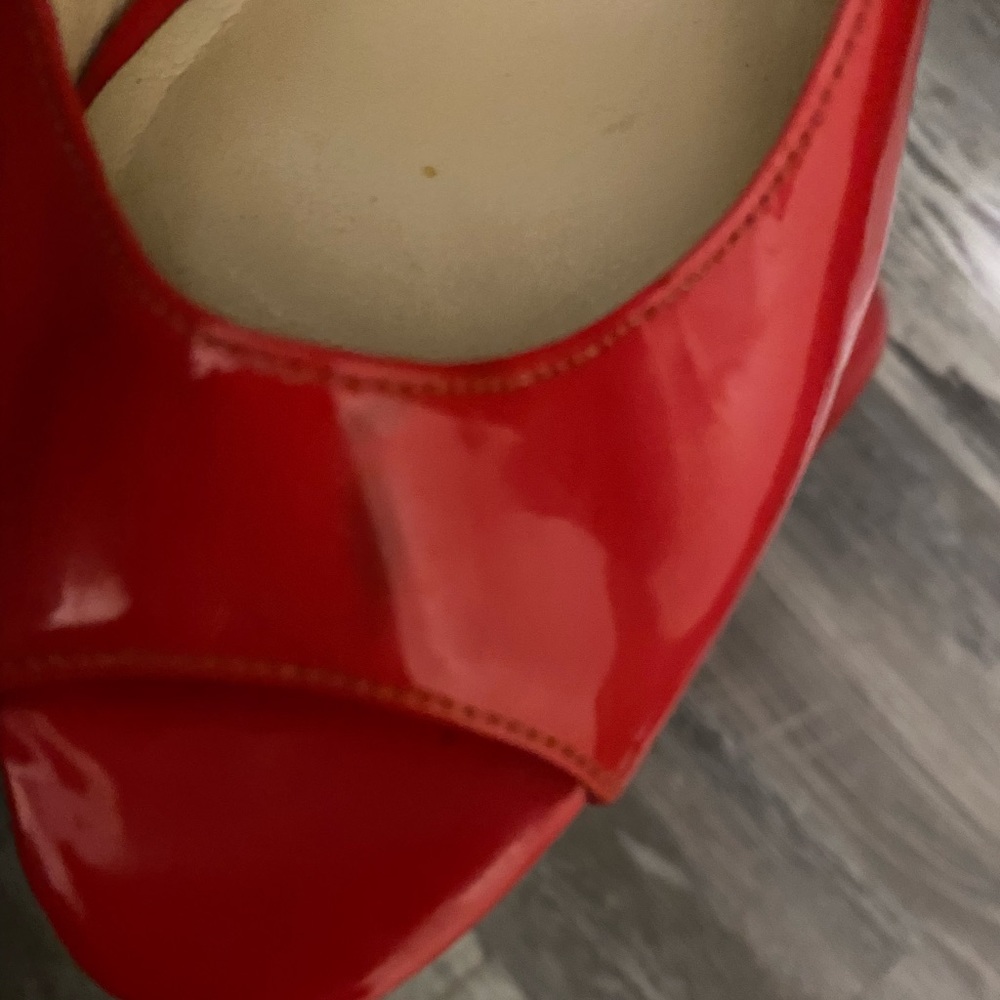 Reddish orange Marc Fisher women size 7 heels.